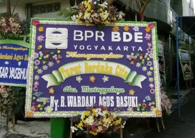 karangan bunga ucapan turut berduka cita - bpr bde yogyakarta